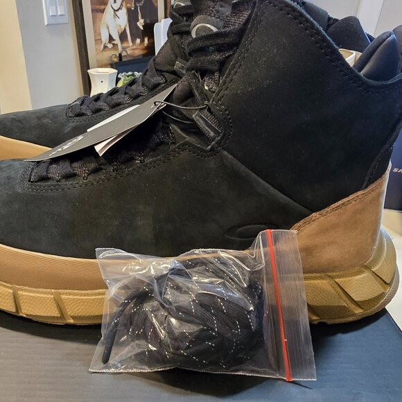 MENS OAKLEY COYOTE MID ZIP BOOT Black / Tan FOF100348-9RE Men's Size 13 NEW - Picture 1 of 13